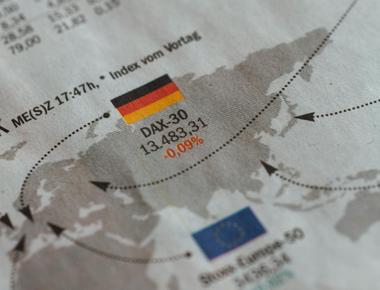 Index Funds vs. ETFs in 2026 [What's the Difference & Which Should You Choose?]