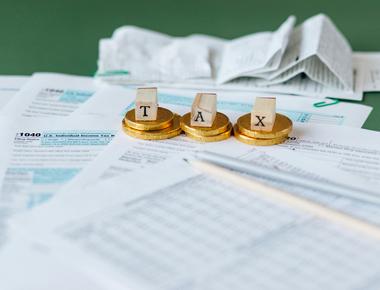 Capital Gains Tax 2026 [Rates, Rules & Strategies to Minimize What You Owe]